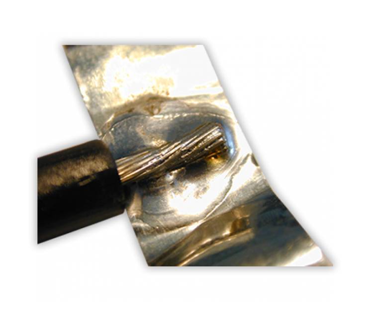 Soldering of single stranded wires on a metal foil