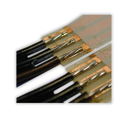 Soldering of single stranded wires on a foil structure (FPC). 

Use of a profiled soldering bar for the optimal positioning of the stranded wires to the soldering pads and for an improved heat input compared to a flat soldering bar.

The profiling of the soldering bar is product-specific and, therefore, can be adapted to the respective wire cross section. There is an open choice of the number of profilings.

Profilings can be of different shapes and sizes. Thus conductors with different cross sections can be soldered in just one process step.