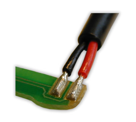 Soldering of single stranded wires on a PCB. 

Use of a profiled soldering bar for the optimal positioning of the stranded wires to the soldering pads and for an improved heat input compared to a flat soldering bar.

The profiling of the soldering bar is product-specific and, therefore, can be adapted to the respective wire cross section.

There is an open choice of the number of profilings. Profilings can be of different shapes and sizes.

Thus conductors with different cross sections can be soldered in just one process step.